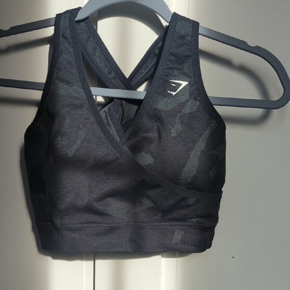 Gymshark Animal Print Black Sports Bra with Cross-Back Design - Picture 4 of 4
